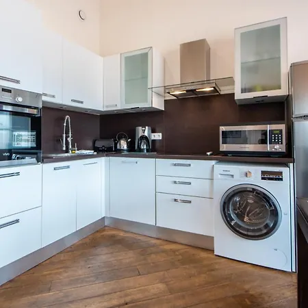 Beautiful 1 Bed Apt W/balcony Nr Le Suquet *