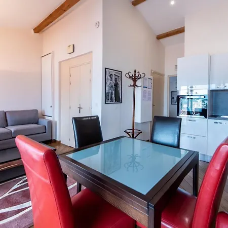Beautiful 1 Bed Apt W/balcony Nr Le Suquet